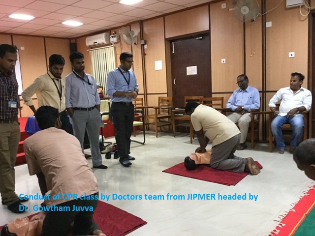 Image of CPR class by doctor team