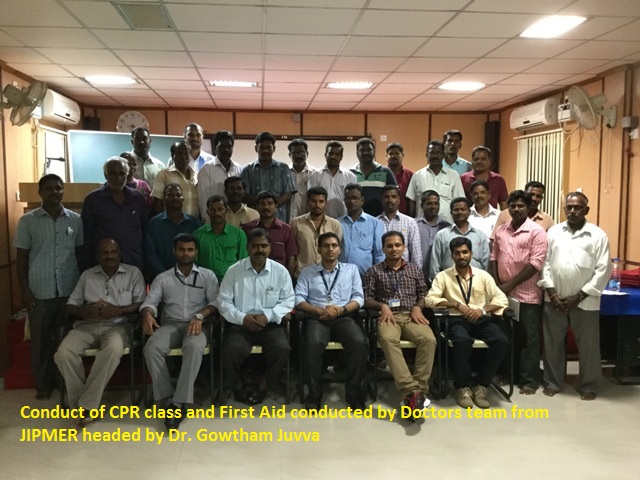 Image of conduct of CPR class and first aid conducted by doctor team